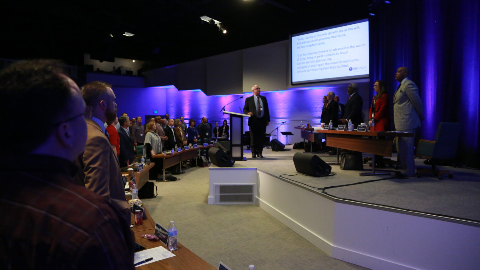 SBC recording secretary John Yeats, an ex officio member of the Executive Committee, leads the group in a collectively voiced prayer during the Feb. 22 morning session. (Photo by Van Payne/The Baptist Paper)