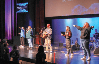 HLGU team leads worship